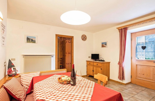 Apartment "Ciasa Lino Sas da le Undesc" with Mountain View & Wi-Fi