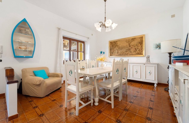 Apartment '2' with Shared Garden, Balcony and Air Conditioning