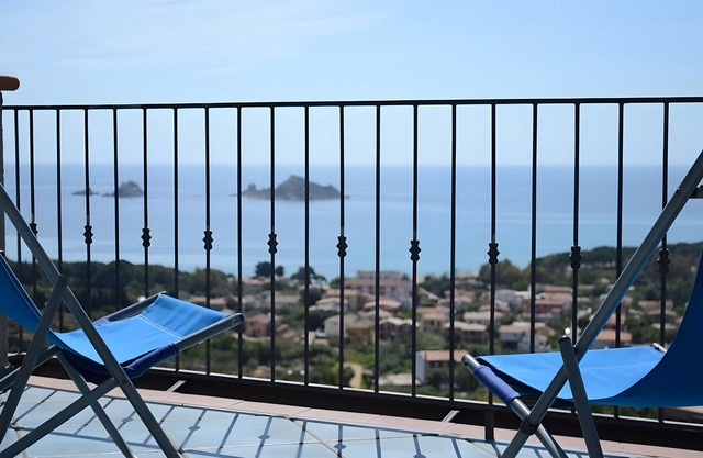 Apartment 'Vista Mozzafiato' with Sea View, Wi-Fi and Air Conditioning
