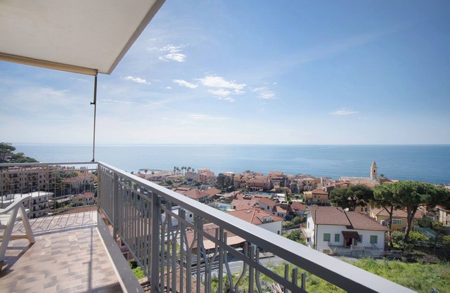 Apartment 'Silvia' with Sea View and Balcony