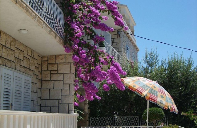 Apartment Ivan - with parking : A2(2) bungalov - Omis, Riviera Omis, Croatia