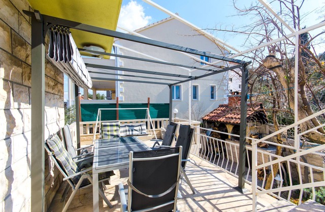 Apartment Josip (47281-A1) - Supetar - island Brac