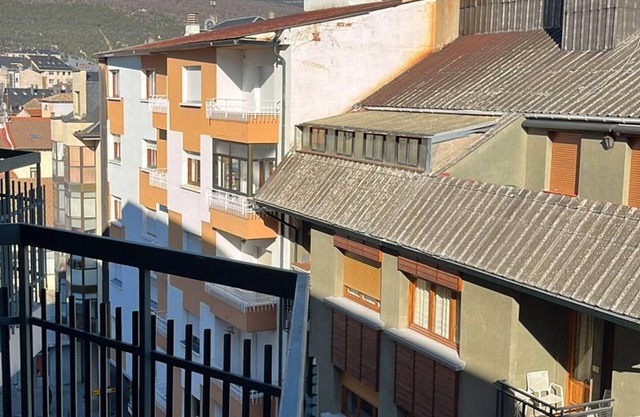 Apartment Jaca, 4 bedrooms, 8 persons