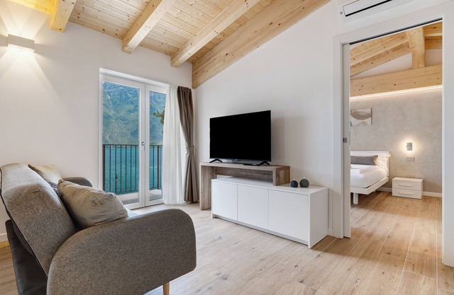 Apartment 'Jacky's 2' with Lake View, Wi-Fi and Air Conditioning