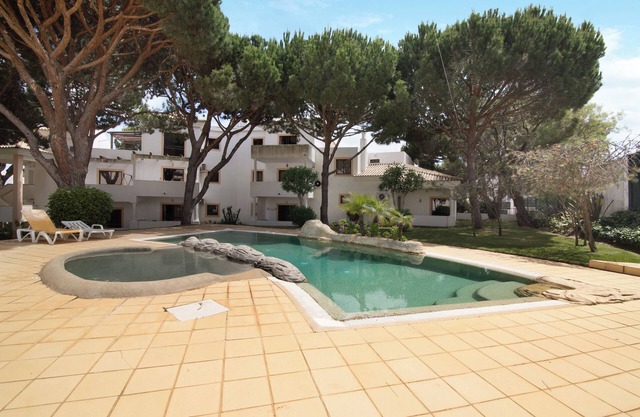 Apartment 'Jardins da Falésia' with Pool, Terrace & Wi-Fi