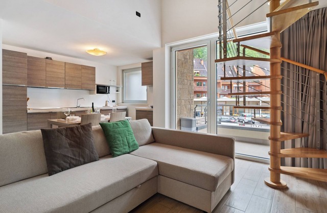 Apartment 'Jubilant' with Mountain View, Balcony and Air Conditioning