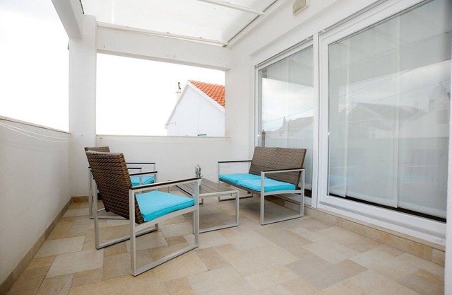 Apartment Juraj 4+2-spacious apartment 50m from the sea