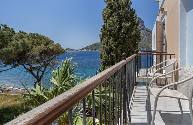Apartment 'Kalydna Sea Side View' with Shared Garden, Wi-Fi and Air Conditioning