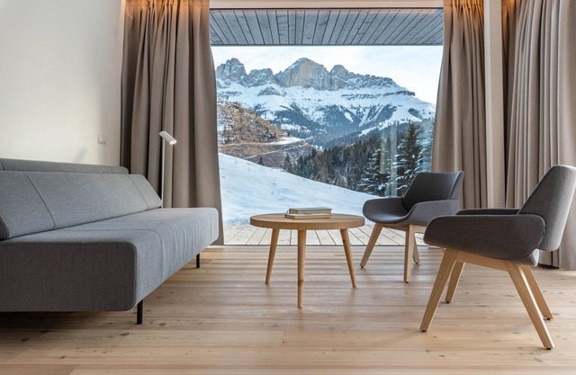 Apartment "Karerhof Rosengarten" with Mountain View, Private Garden & Wi-Fi