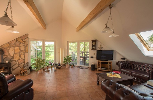 Apartment 'Kenz-Küstrow' with Shared Garden, Balcony and Wi-Fi