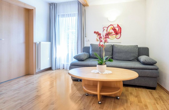 Apartment "Klementhof Nr 7" with Mountain View, Pool, Wi-Fi, Balcony & Garden