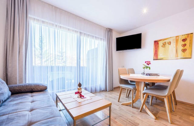 Apartment "Klementhof Nr 8" with Mountain View, Pool, Wi-Fi, Balcony & Garden
