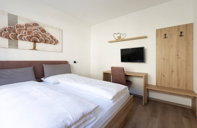 Apartment "Kleon 1" with Mountain View, Shared Pool & Wi-Fi