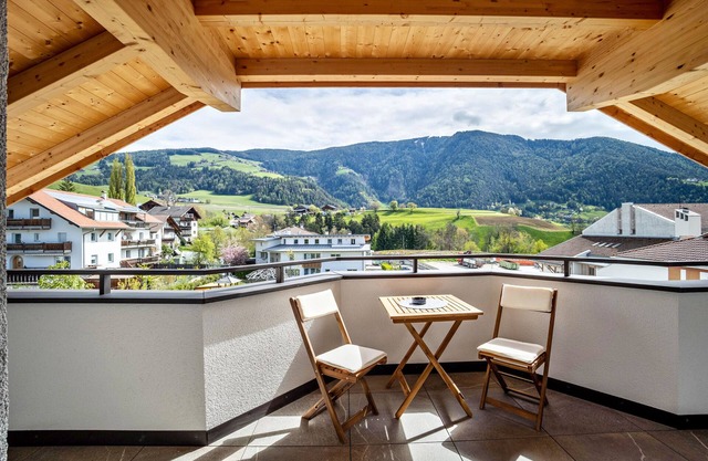 Apartment 'Krämerhof Apt Aferer Geisler' with Mountain View, Shared Garden and Wi-Fi