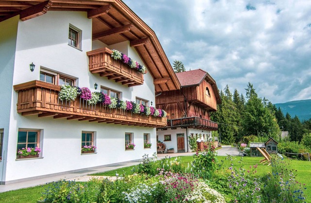 Apartment 'Kranebitterhof Alpenrose' with Mountain View, Shared Garden and Wi-Fi