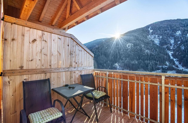 Apartment 'Kreuzplonhof Apt Karspitz' with Mountain View and private infrared cabin