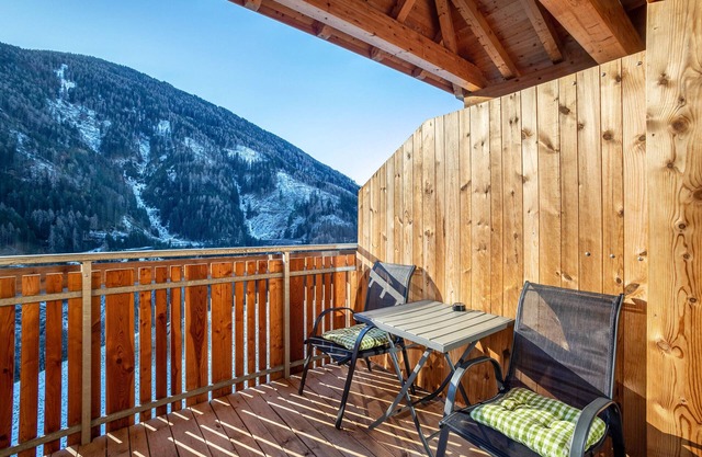 Apartment 'Kreuzplonhof Apt Dorfblick' with Mountain View and private infrared cabin