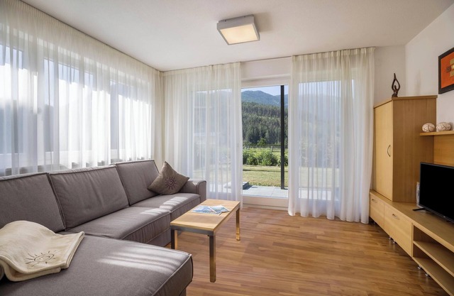 Apartment 'Kronsun Freude' with Mountain View, Private Terrace and Wi-Fi