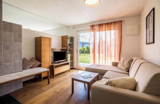 Apartment “Kronsun - Ruhe” with Mountain View, Balcony & Garden
