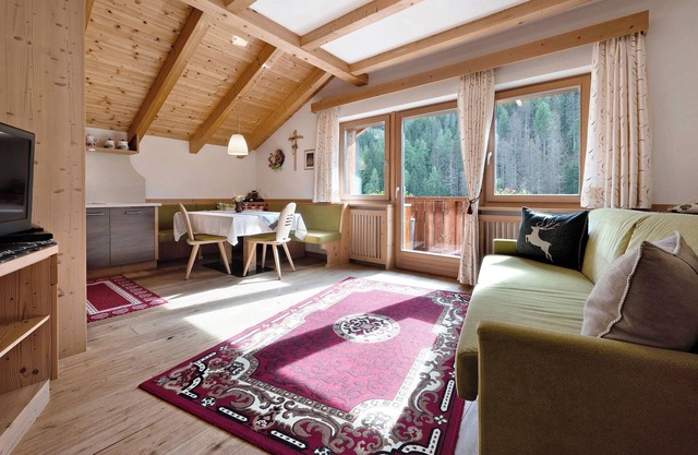 Apartment Lüch da Mirio App Fanes with Mountain View, Garden & Wi-Fi