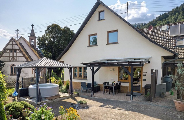 Apartment 'Lydia' with Private Terrace and Wi-Fi