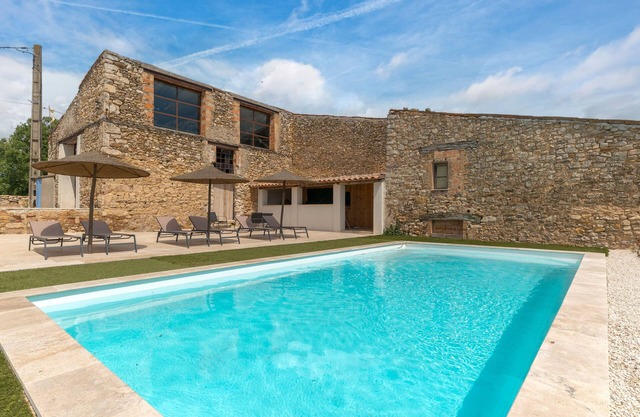 Apartment 'La Bergerie' with Shared Pool, Wi-Fi and Air Conditioning
