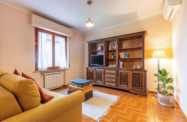 Apartment 'La Capacciola - Girasole' with Shared Pool, Private Terrace and Wi-Fi