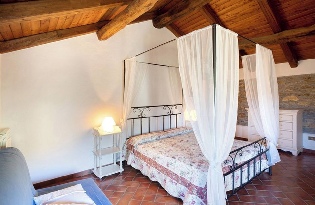 Apartment 'La Casa della nonna' with shared Pool, Garden and Wi-Fi
