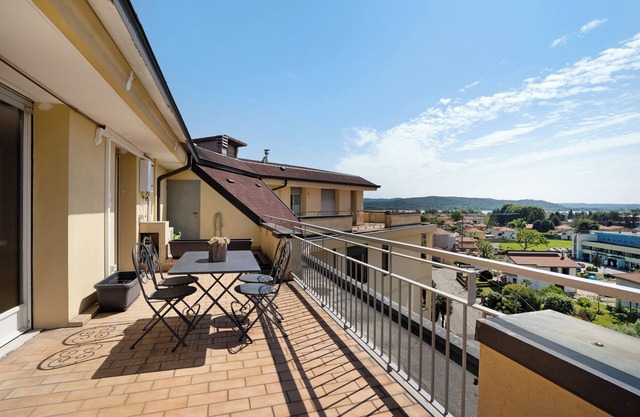 Apartment 'La Casa del Riccio' with Lake View, Terrace & Wi-Fi