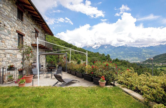 Apartment 'La Casa Di Pasky' with Mountain View, Shared Garden and Wi-Fi