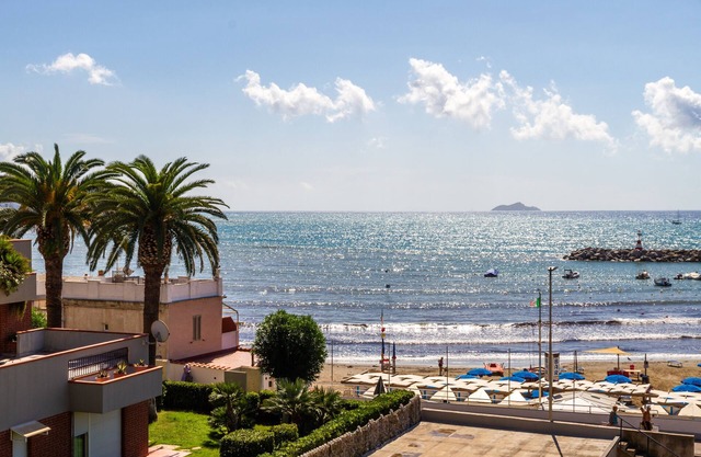 Apartment 'La Casa sul Golfo' with Sea View, Garden & Wi-Fi