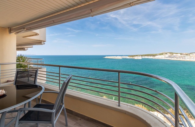 Apartment 'La Escala' with Sea View and Wi-Fi
