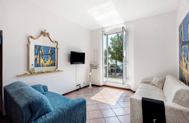 Apartment 'La Finestra Sul Mare' with Sea View and Balcony
