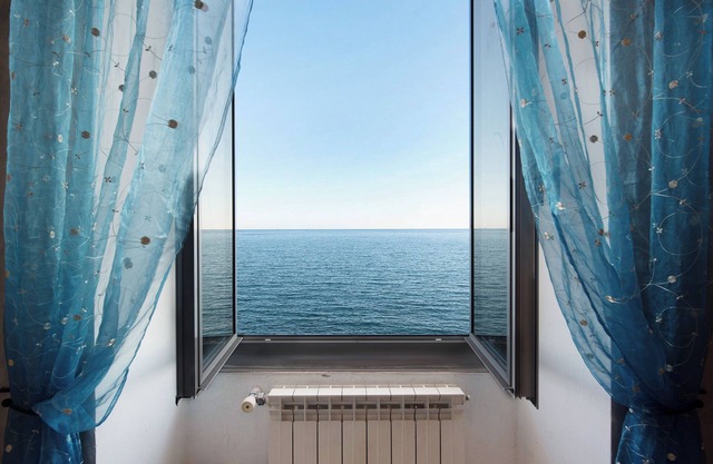 Apartment 'La Finestra Sul Mare' with Sea View and Wi-Fi