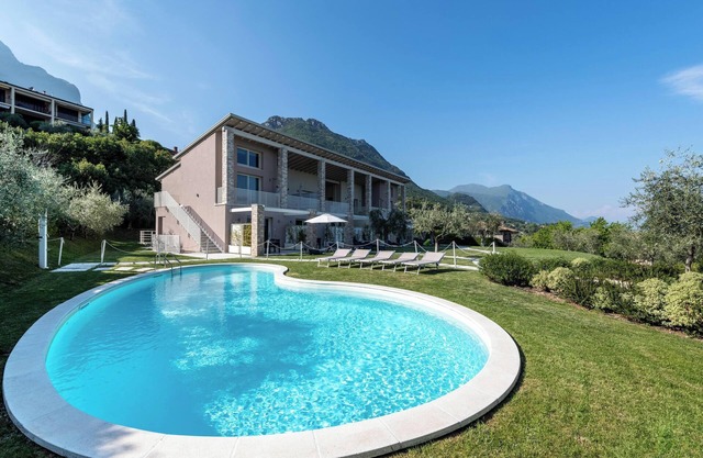 Apartment "La Lavanda - Little Paradise" with Lake View, Wi-Fi, A/C, Pool & Garden