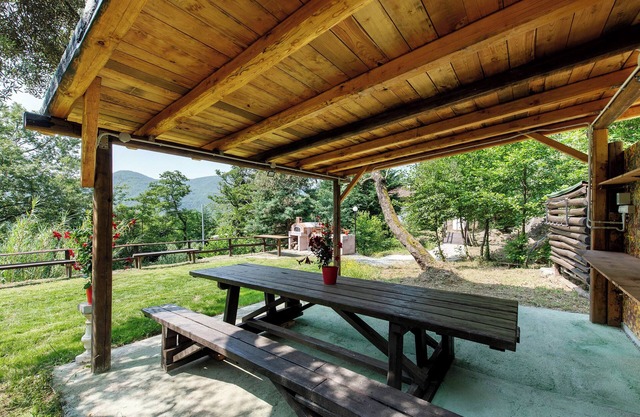 Apartment 'La Liguria Tra Gli Ulivi 2' with Mountain View, Wi-Fi and Air Conditioning