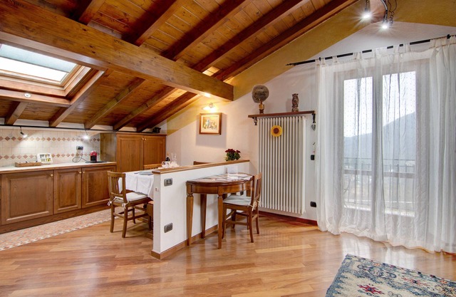 Apartment "La Mansarda di Eros e Tiziana" with Mountain View, Shared Garden & Wi-Fi