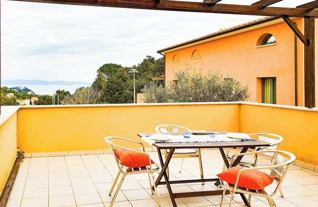 Apartment 'La Pergola al Cavo 13' with Sea View