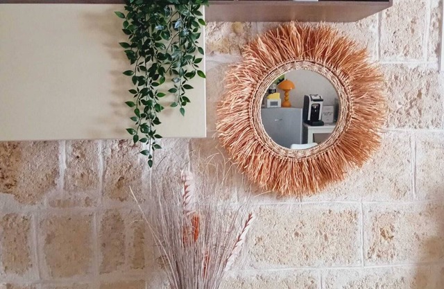 Apartment 'La Suite In Centro, with Spa' with Wi-Fi and Air Conditioning