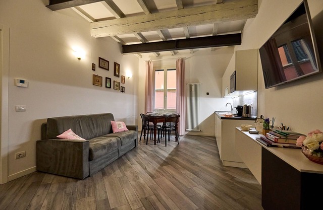 Apartment "La Torre Lunga" . one step away from the Two Towers of Bologna