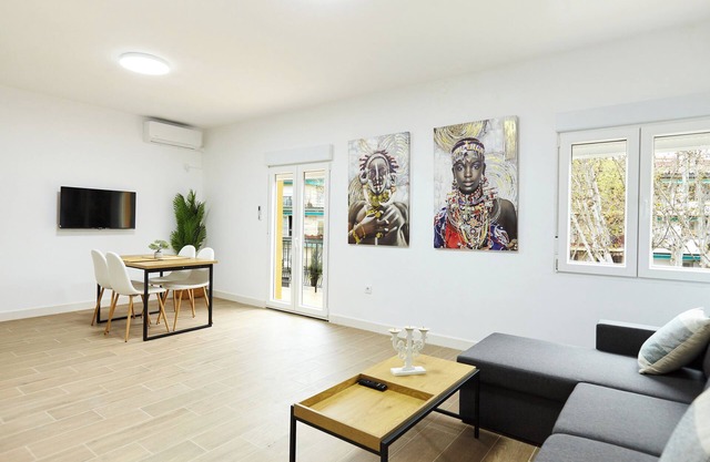 Apartment 'La Victoria D' with Balcony, Wi-Fi and Air Conditioning