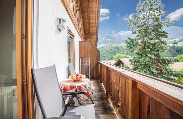 Apartment "Langeshof - Abendrot" with Mountain View, Wi-Fi, Balcony & Garden