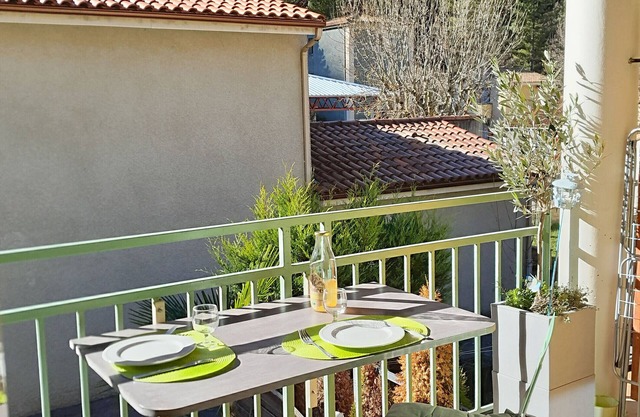 Apartment 'Le Dignois' with Shared Pool and Balcony