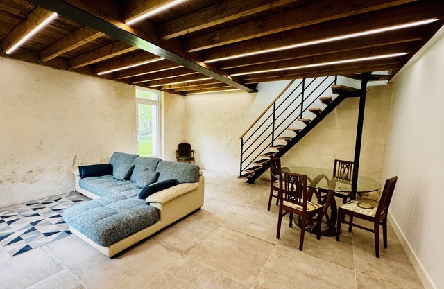 Apartment 'Le Gîte De La Métairie' with Shared Terrace, Wi-Fi and Air Conditioning