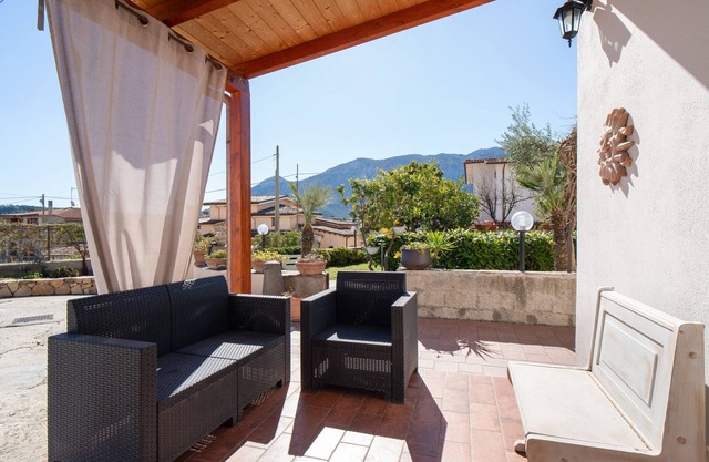 Apartment 'Le Lantane 2' with Mountain View, Wi-Fi and Air Conditioning
