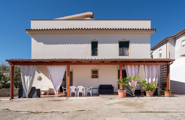 Apartment 'Le Lantane' with Mountain View and Wi-Fi