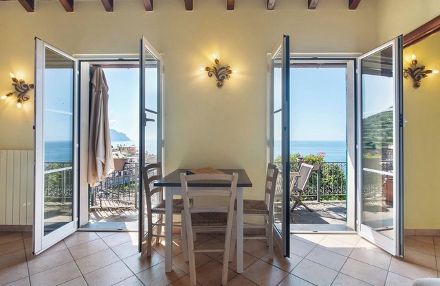 Apartment 'Le Pale - Girasole' with Sea View, Wi-Fi and Air Conditioning