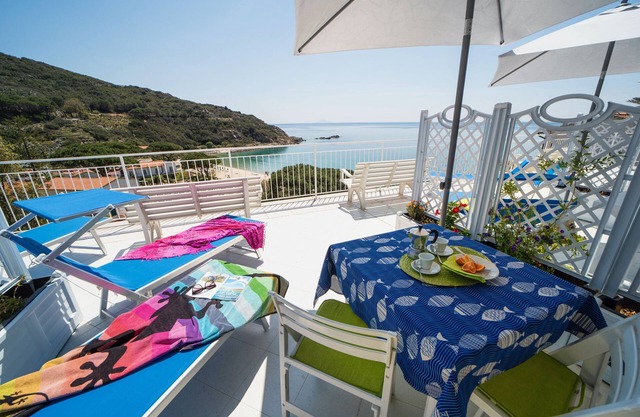 Apartment 'Le Sirene Mono 7' with Shared Terrace, Wi-Fi and Air Conditioning