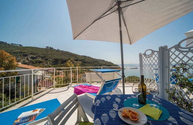 Apartment 'Le Sirene Mono 9' with Shared Terrace, Wi-Fi and Air Conditioning