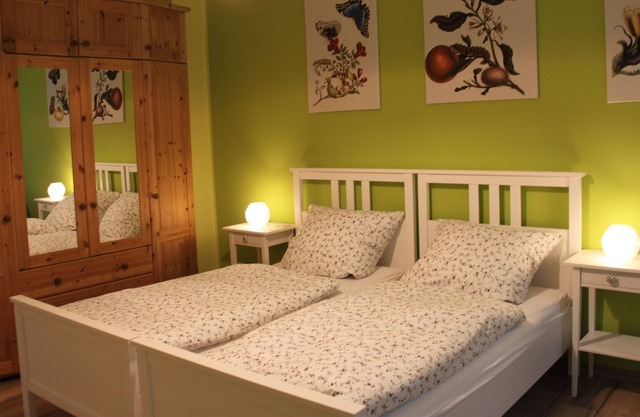 Apartment Leipzig Südvorstadt 100sqm for 8 people 2 bathrooms newly renovated